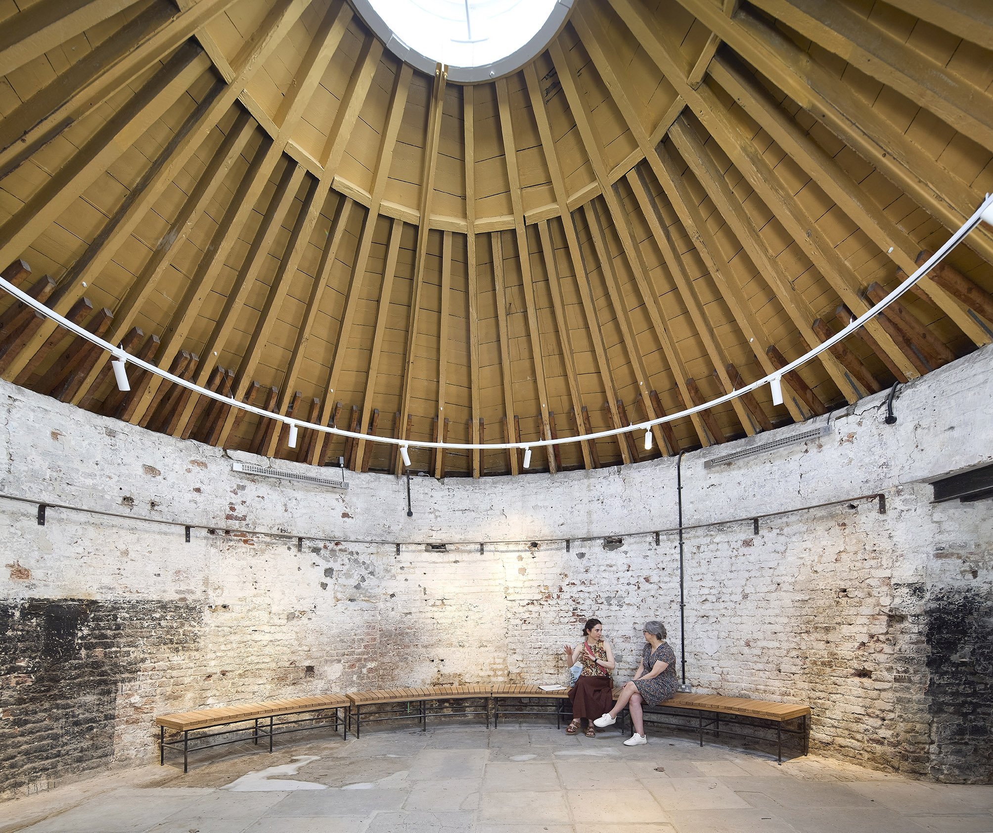 Восстановленные исторические интерьеры центра (Tim Ronalds Architects / Hufton + Crow)