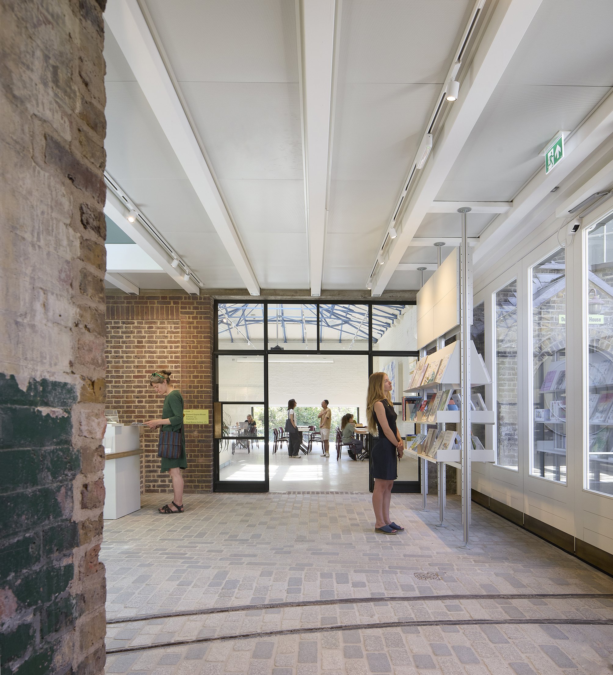Галерейное пространство в преобразованной водокачке (Tim Ronalds Architects / Hufton + Crow)