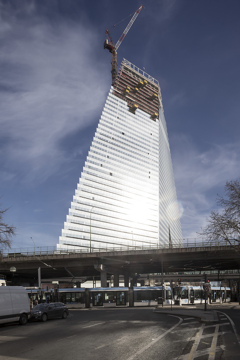 Tour Triangle на фоне парижского горизонта