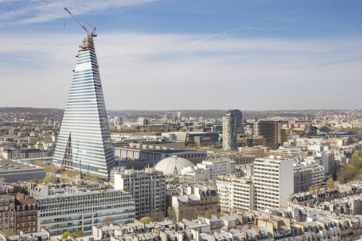 Башня Tour Triangle бюро Herzog & de Meuron вышла на полную высоту в Париже