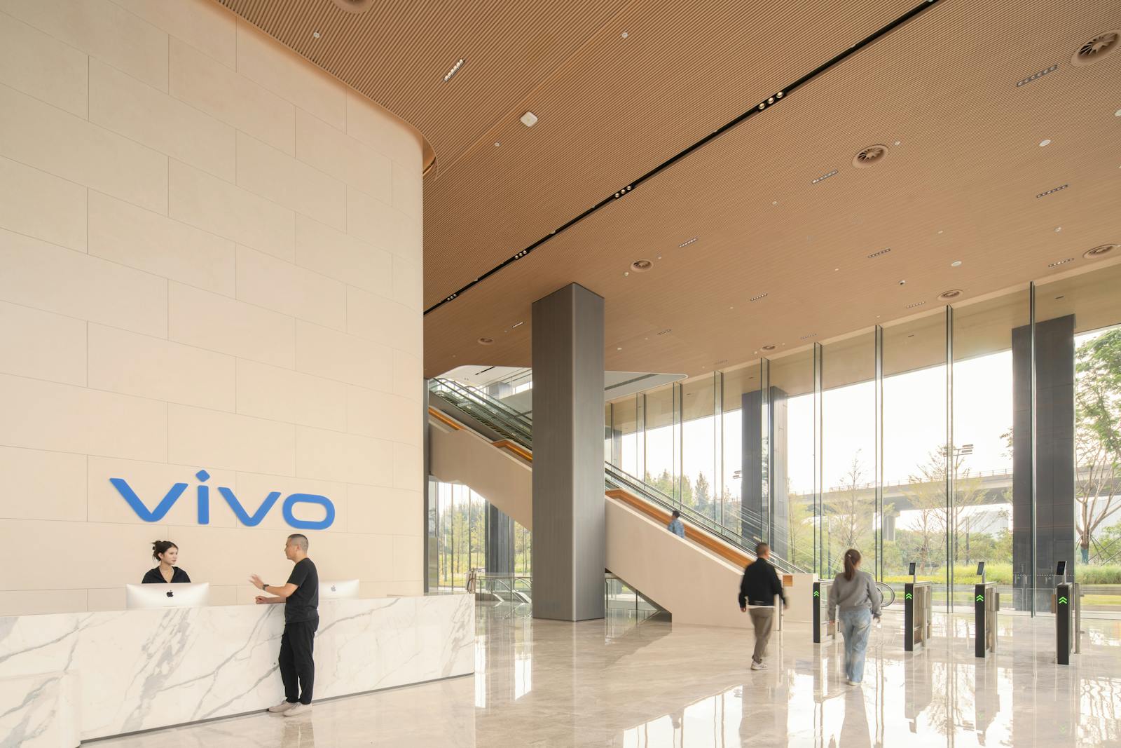 Внутренние озеленённые пространства башни vivo