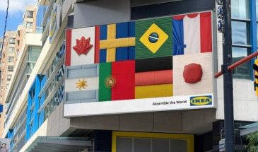 IKEA Canada собрала 18 флагов участников чемпионата мира по футболу из предметов мебели