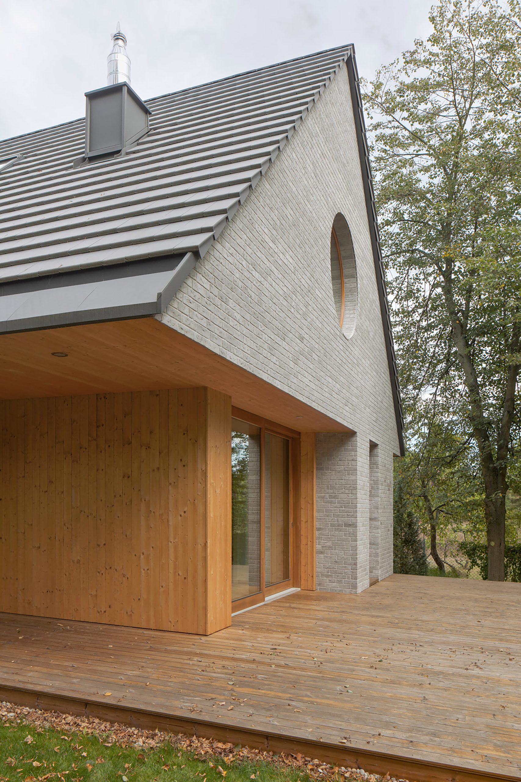 Elementary House / YUMI Architekci