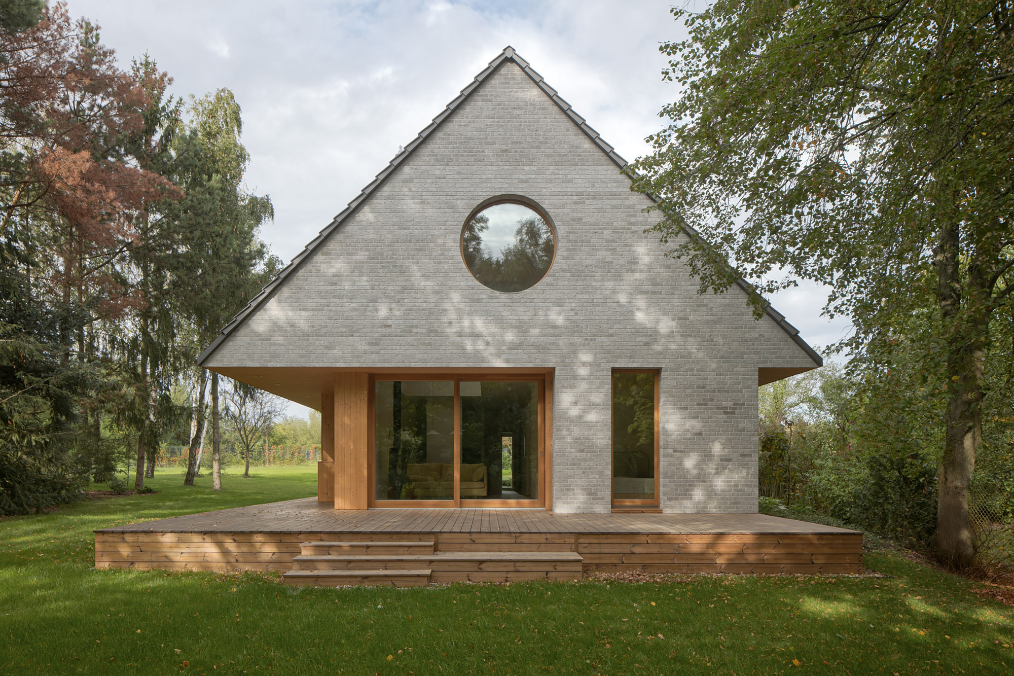 Elementary House / YUMI Architekci
