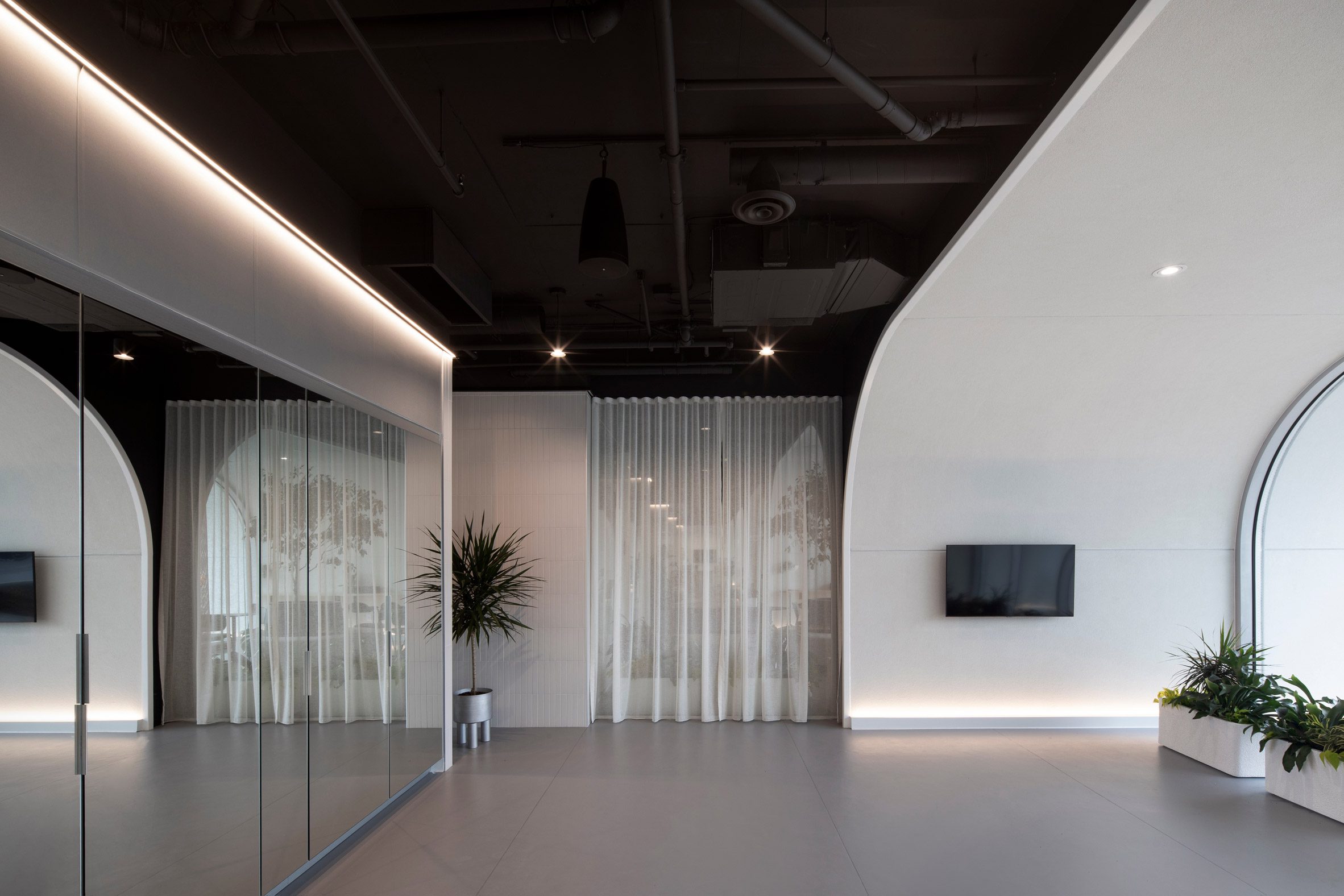 Жилой дом Mellem Manoir-des-Trembles в Гатино, проект ACDF Architecture