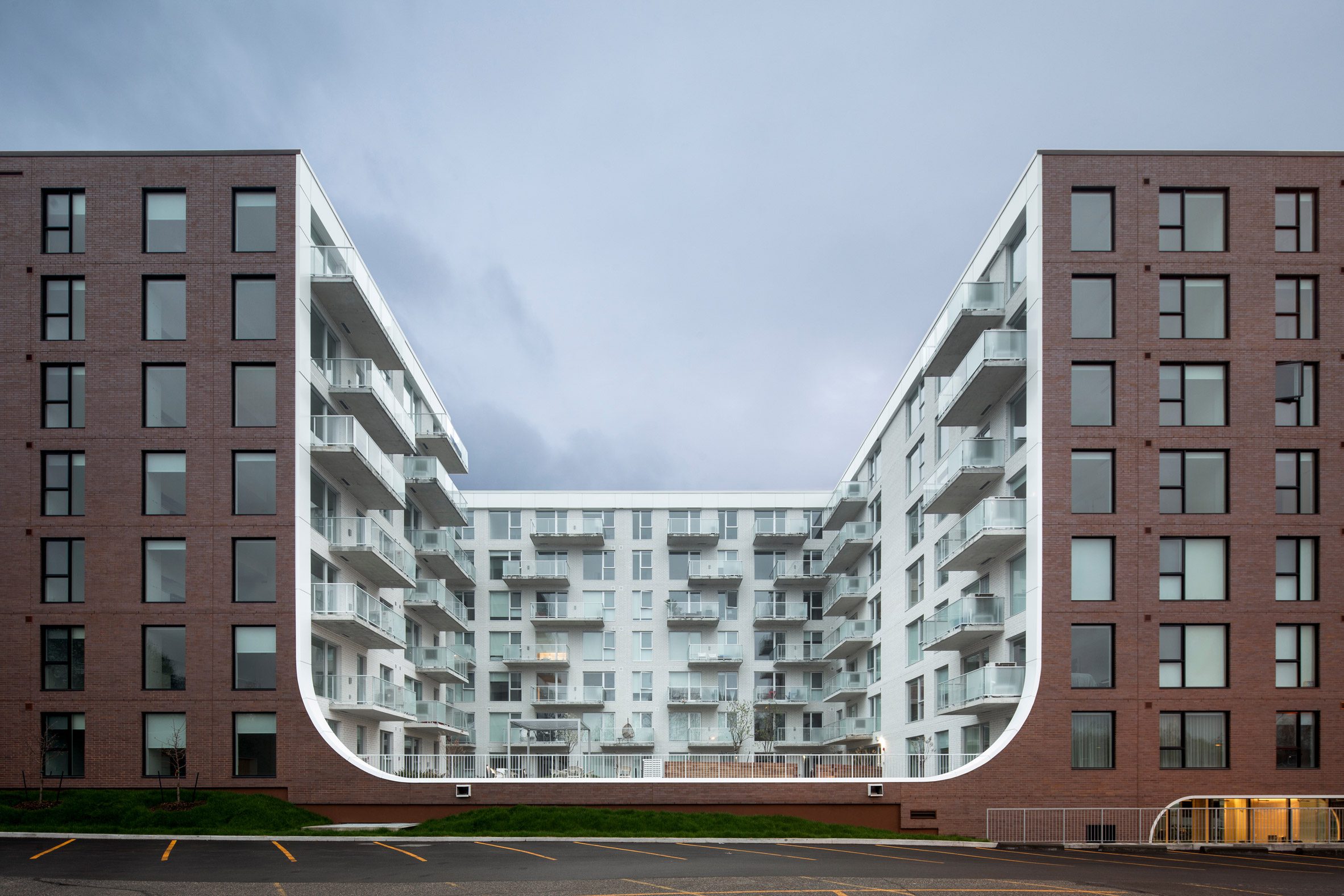 Жилой дом Mellem Manoir-des-Trembles в Гатино, проект ACDF Architecture