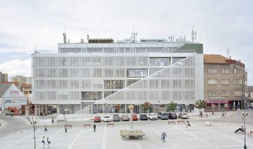 atelier gram и anagram architecture обновили модернистскую ратушу в Пршерове монолитной лестницей