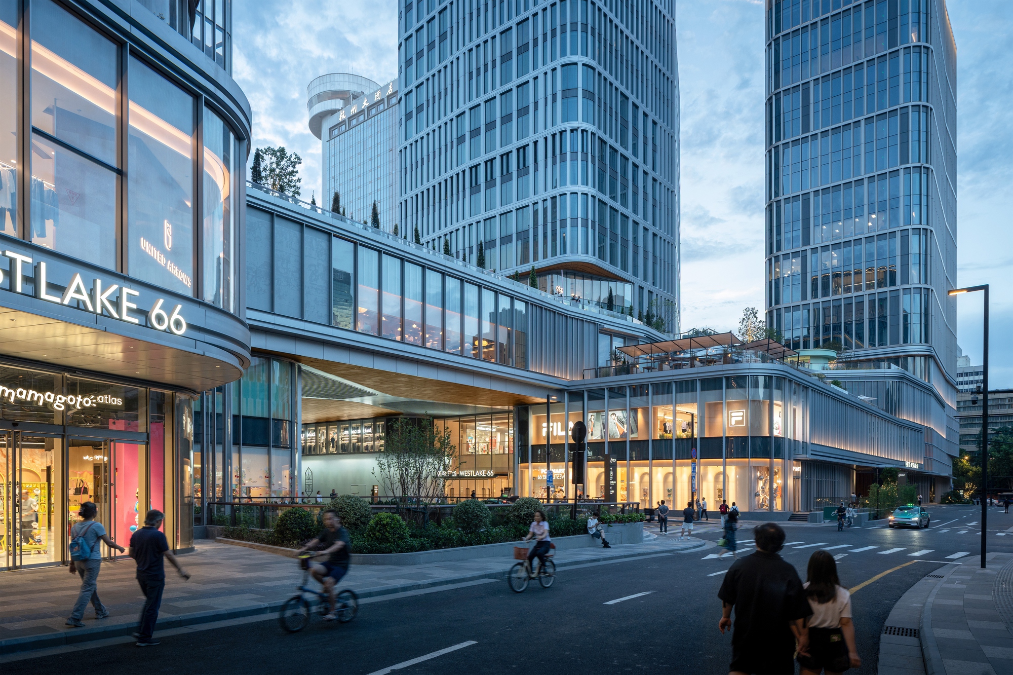 Westlake 66, вечерний вид. Фото: StudioSZ / Justin Szeremeta, KPF