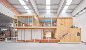 NUA Arquitectures вписала деревянный офис в старинный текстильный склад в Каталонии