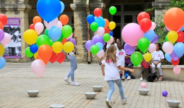 Инсталляция Festival des Architectures Vives во дворе исторического особняка в Монпелье