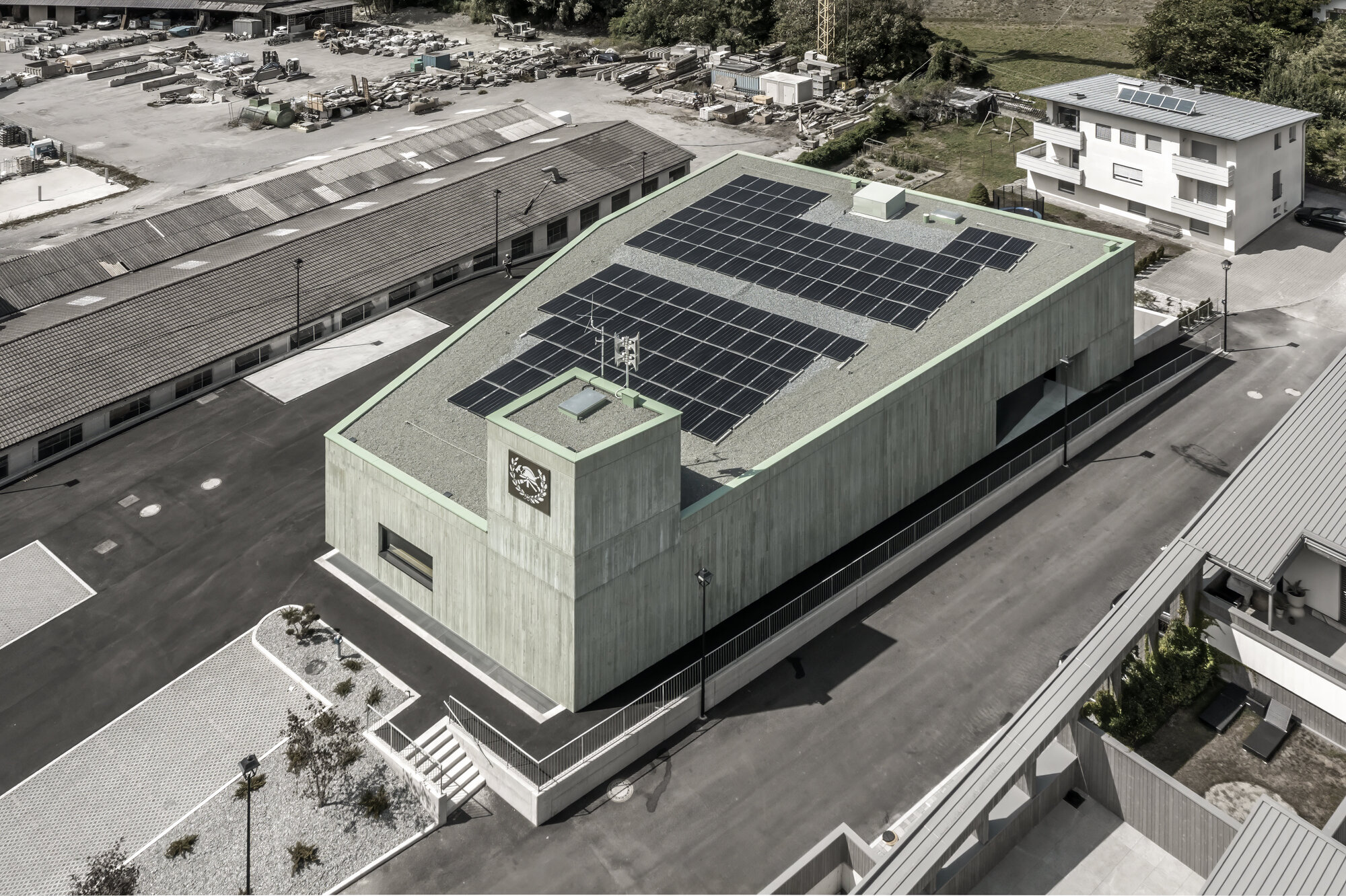 Roland Baldi Architects построил центр гражданской защиты из зелёного бетона в долине Веноста