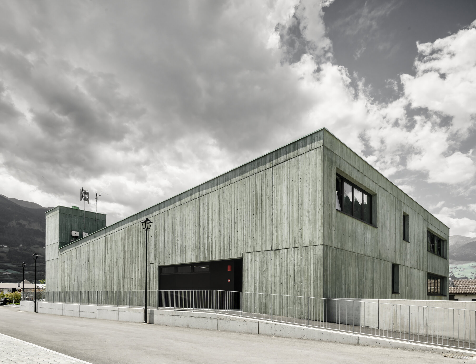 Roland Baldi Architects построил центр гражданской защиты из зелёного бетона в долине Веноста