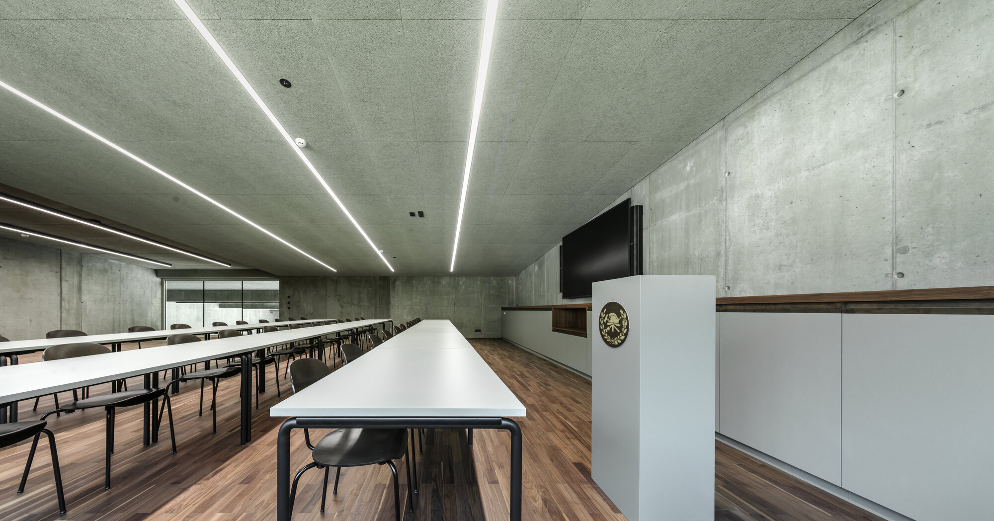 Roland Baldi Architects построил центр гражданской защиты из зелёного бетона в долине Веноста