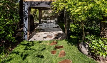 Šépka Architekti построило в Праге дом-шкаф Wardrobe House на стальных ножках
